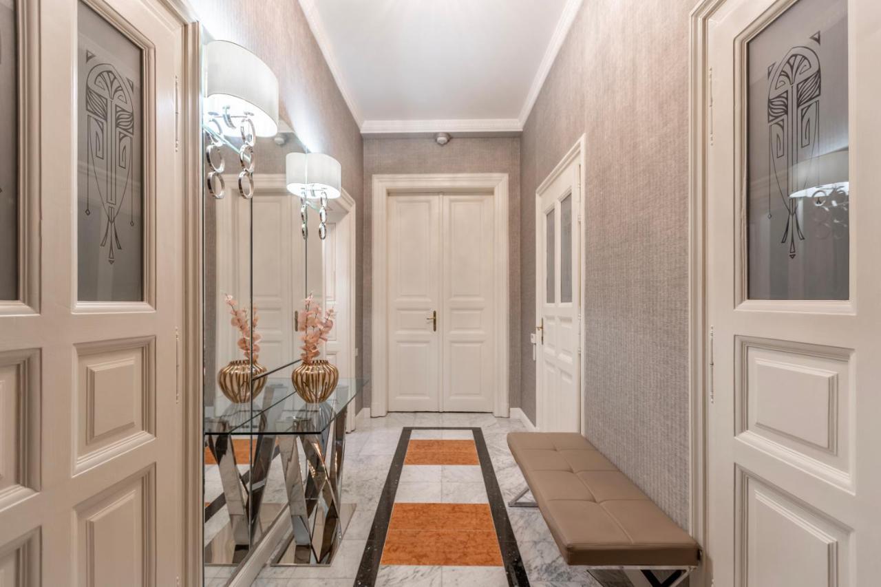 Luxury Apartment With Balcony Next To The New York Cafe Budapest Bagian luar foto